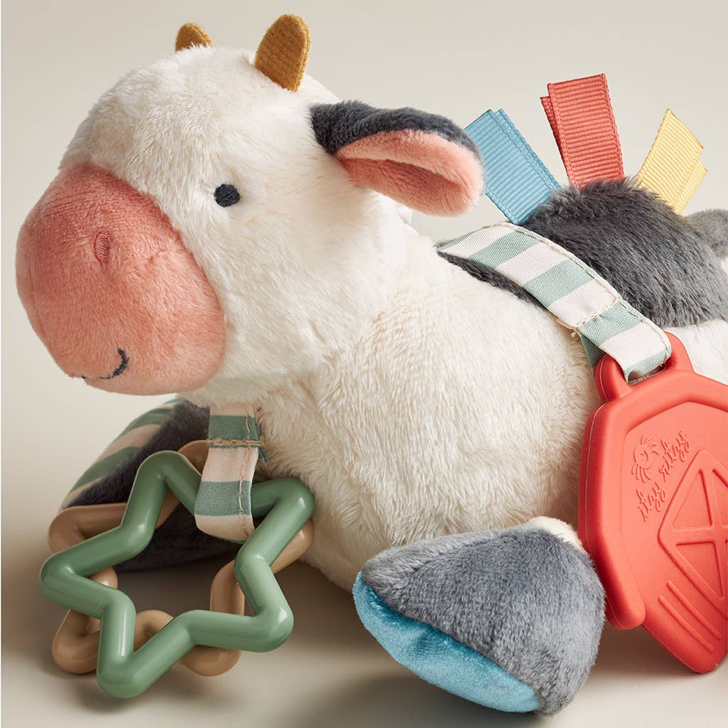 Itzy Friends Link & Love™ Activity Plush || Cow