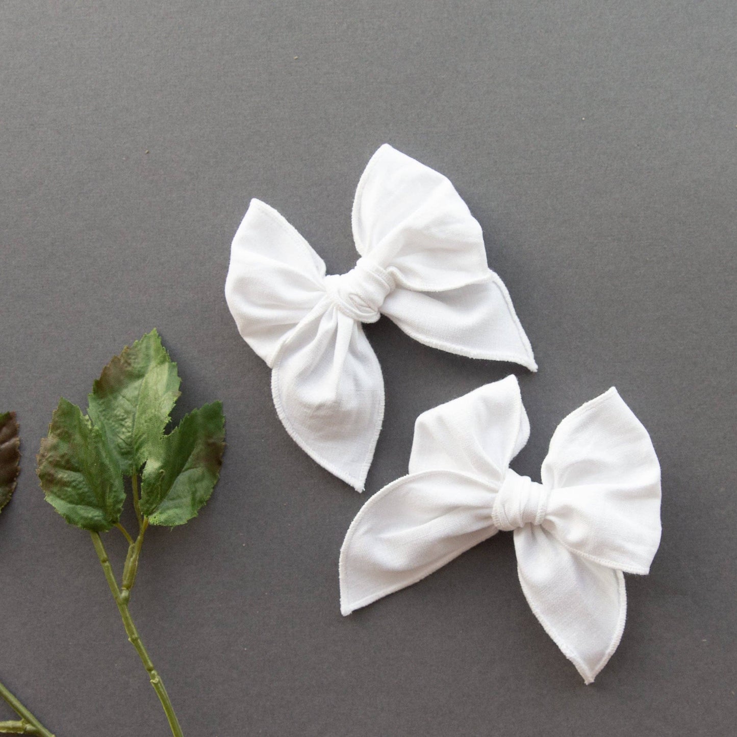 Petite Party Bow w/ Alligator Clip || True White