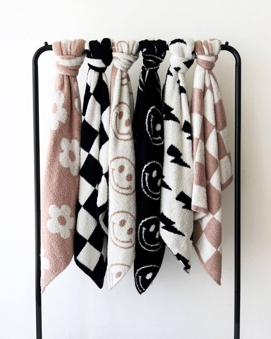 Ultra Plush Blanket || Smiley Black