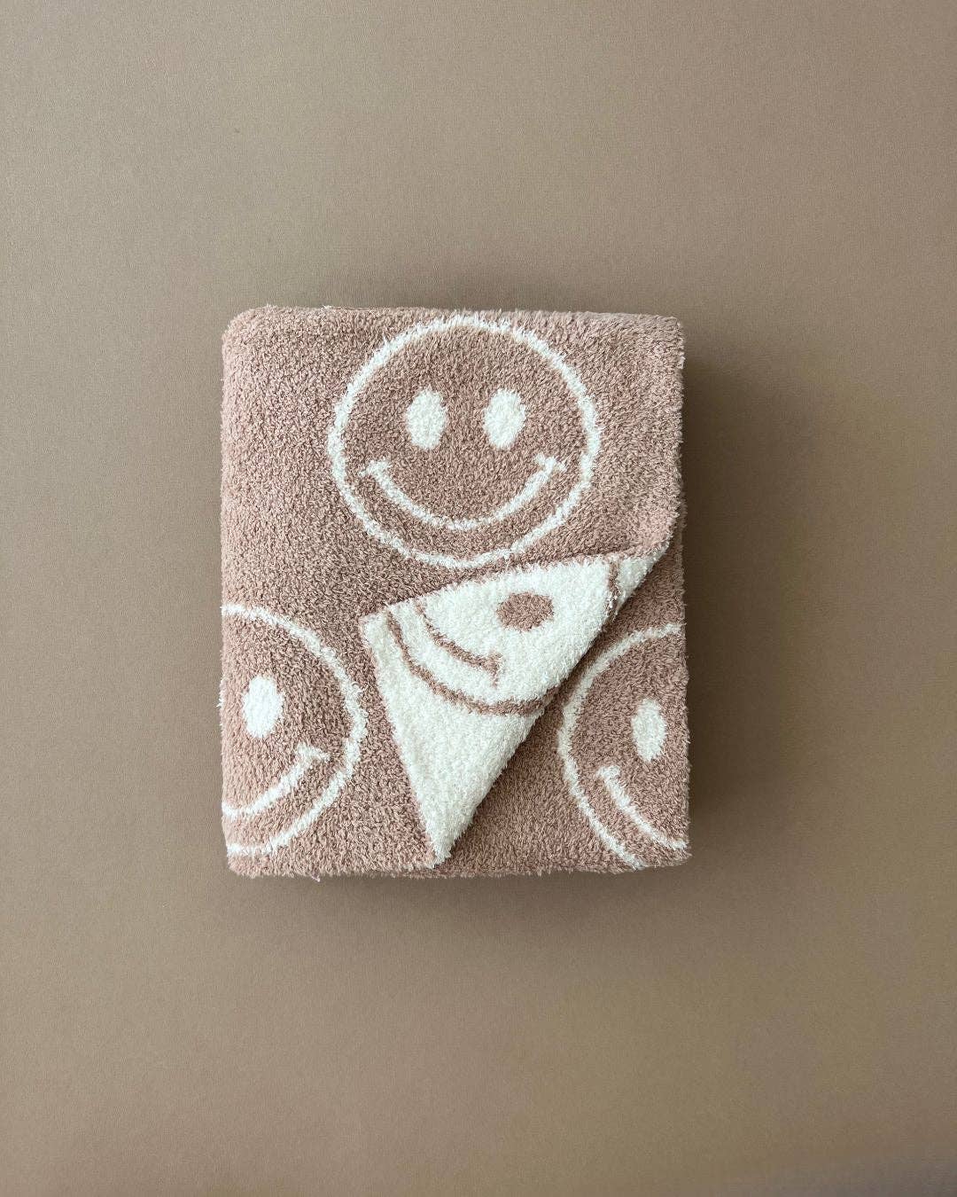 Ultra Plush Blanket || Smiley Latte