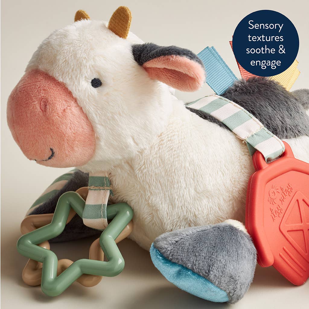 Itzy Friends Link & Love™ Activity Plush || Cow